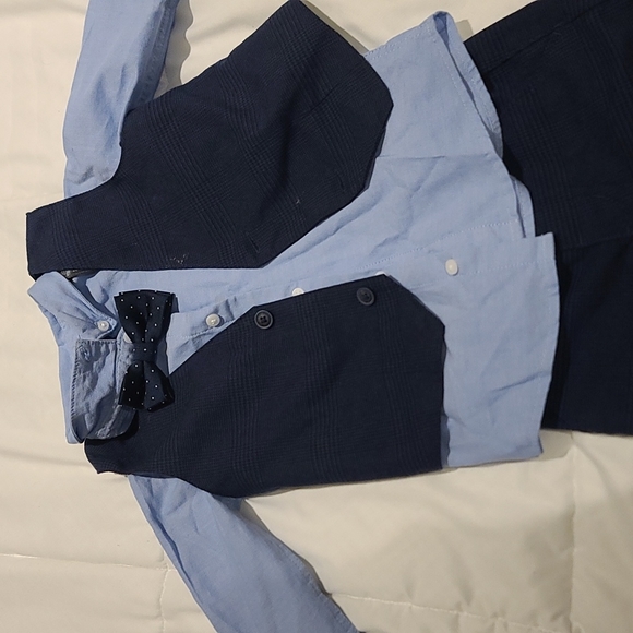 4 piece baby boy vest/shirt/bowtie/pant suit. Size 12-18 months. H&M brand - Picture 2 of 3